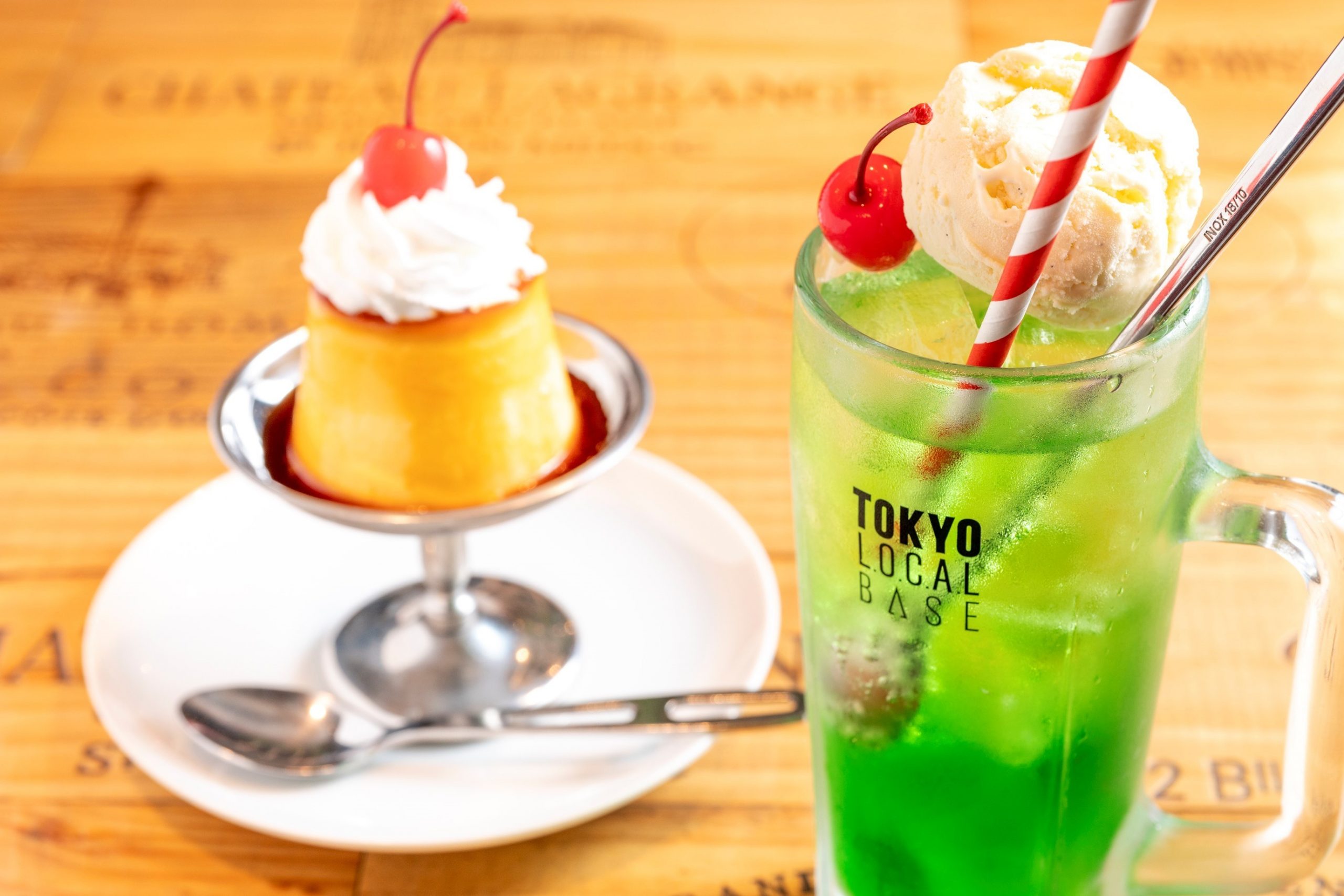 「T.L.B 復古布丁」440日圓（外帶378日圓）和「哈密瓜奶油汽水」660日圓