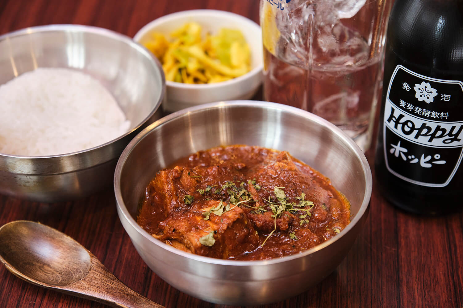 「香料咖哩」500日圓。 包含一塊燉 3-4 小時的五花肉（肉每天更換）。 米飯是+JPY100