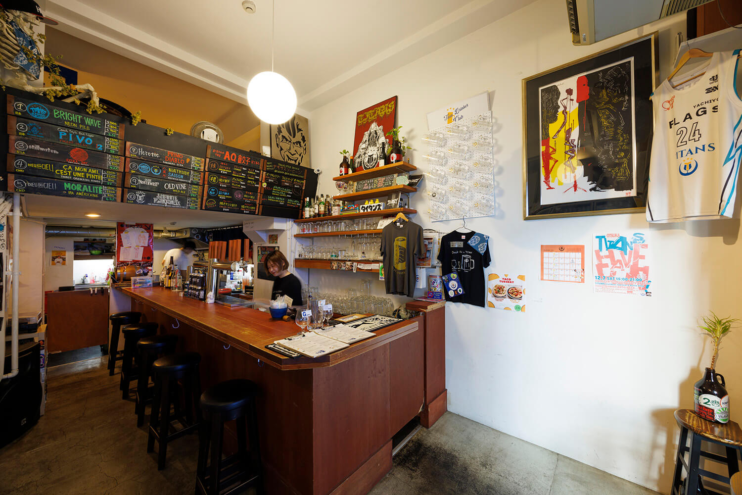 一樓有吧台座位，二樓和閣樓有桌子座位。 閣樓也很受孩子們的歡迎