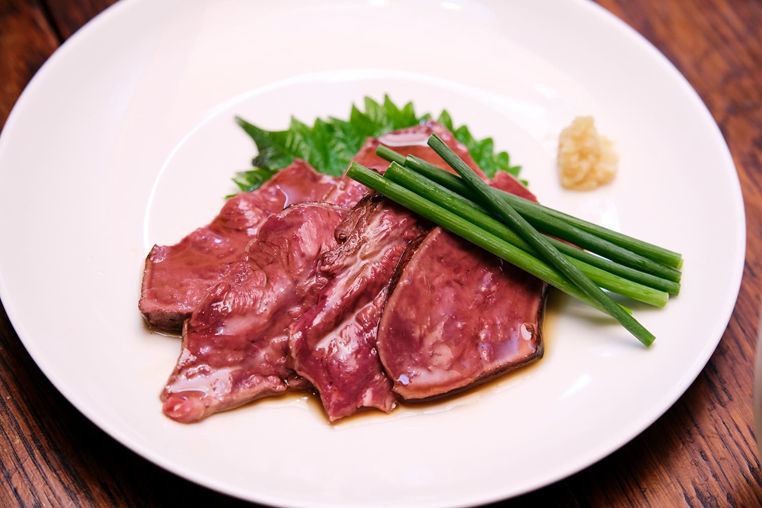 使用國產和牛的「烤牛心」。 您可以享受幾乎罕見的野生質地