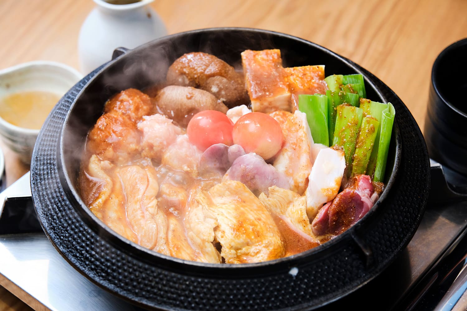 「鳥辣壽喜燒」，有大腿、木肉、心臟、yagen軟骨、金橘、砂肝、肉丸JPY4840（2人份）