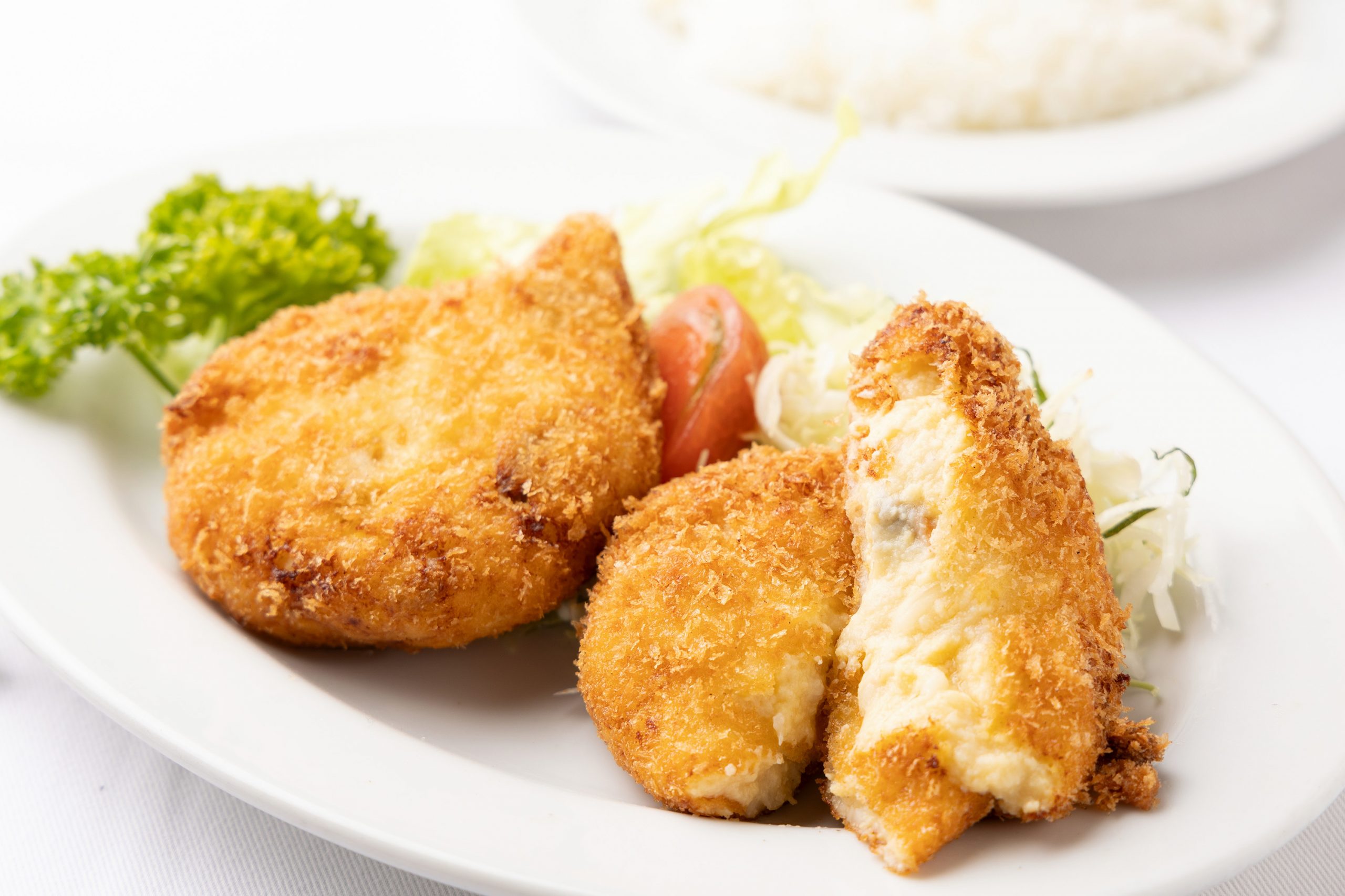 「螃蟹可樂餅」JPY1600。 裡面的白醬味道很濃郁，建議不要淋醬汁吃。