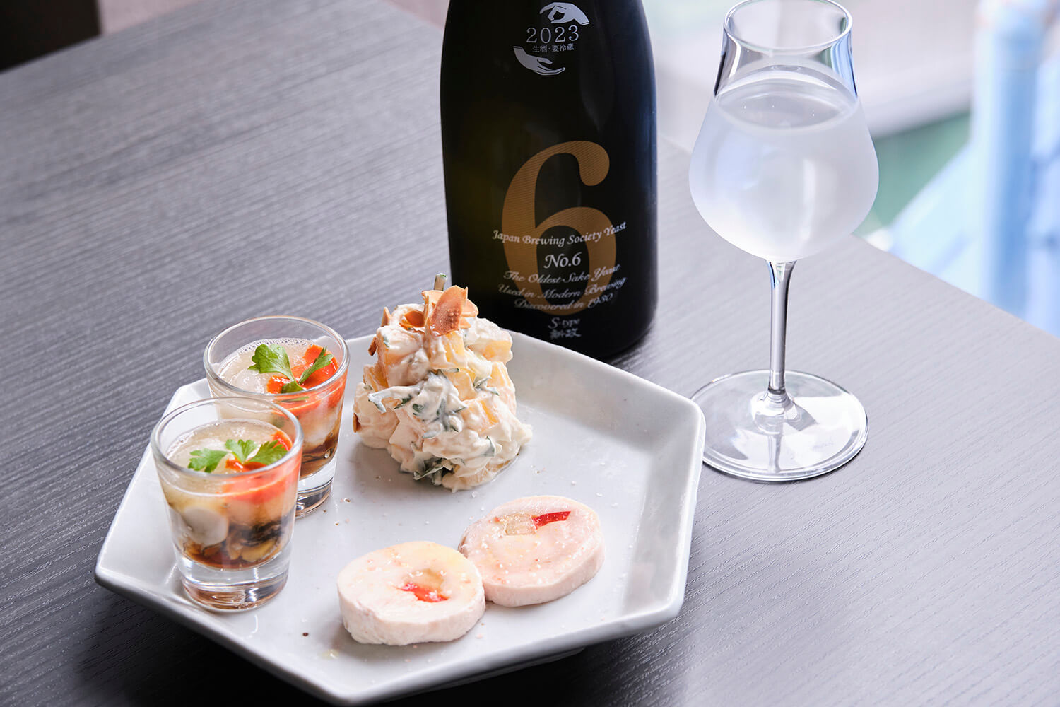 「前菜三種套餐（白柿醬、生蠔梨醬、雞肉火腿）」JPY1400兩份。 日本果味清酒“Shinsei”100cc JPY1200