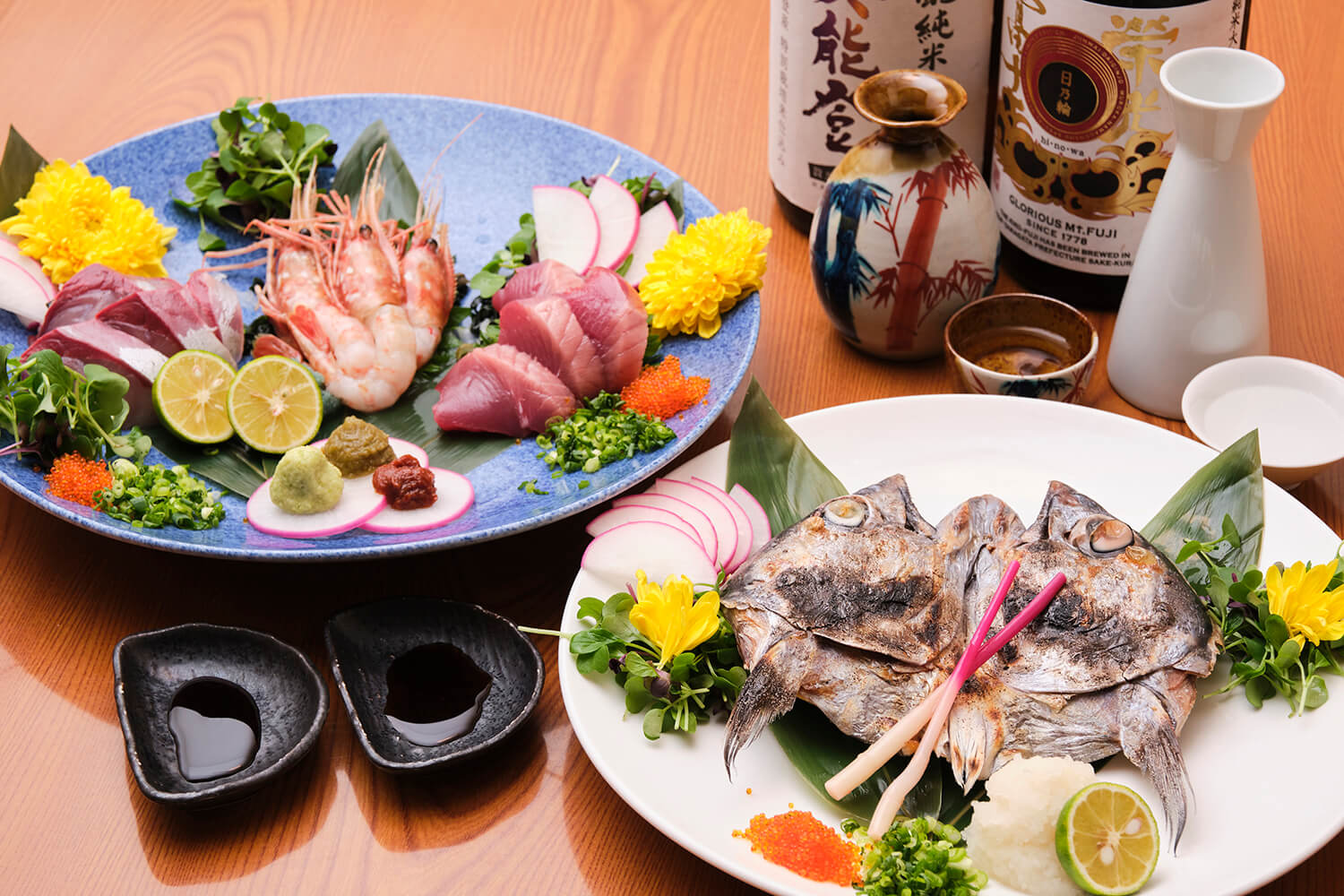 「今日生魚片」3人份JPY3600（左）、「今日魚（烤魚）」3人份JPY2000（右）