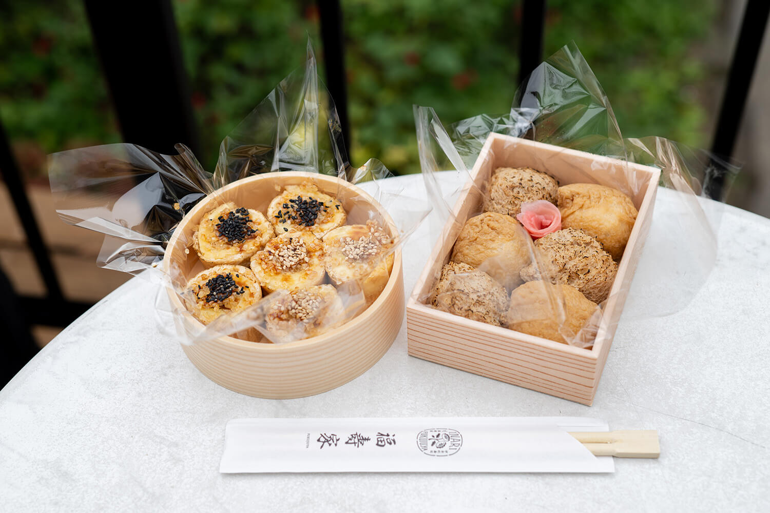 從左到右，「福壽屋的蕃薯稻荷」880日圓，「福壽屋的稻荷壽司」JPY1050