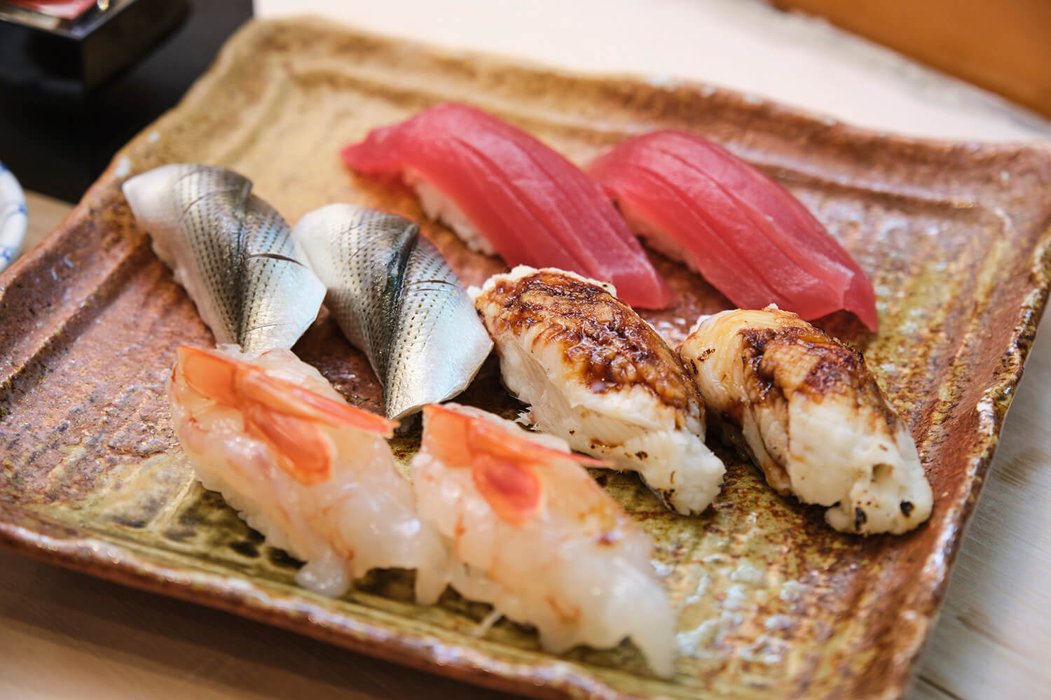 蝦、小葉田、鮪魚、海鰻握壽司 1個 JPY400〜