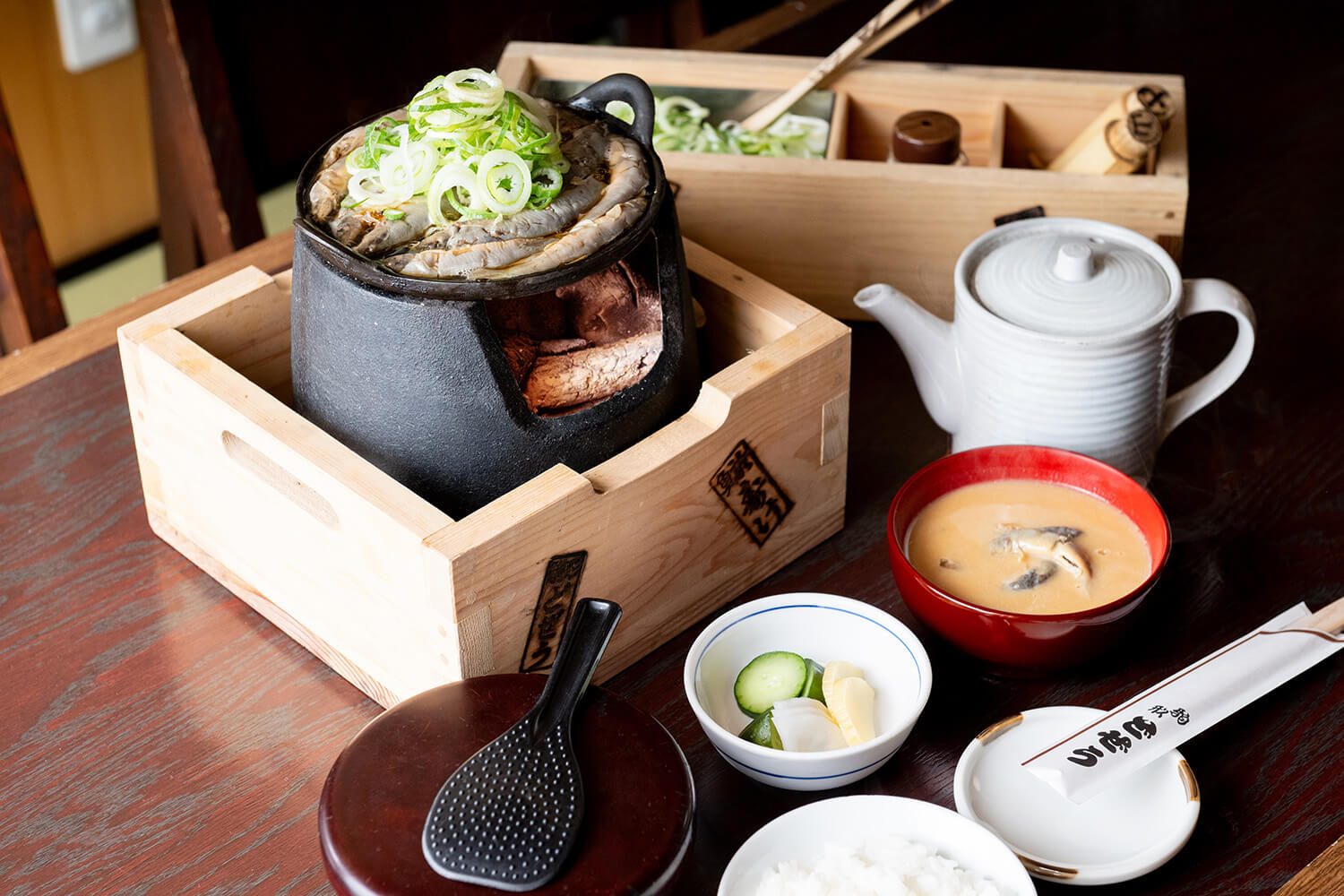 「瞌睡鰻鍋套餐」JPY4800（附田樂、瞌睡湯、新香氣、米飯）