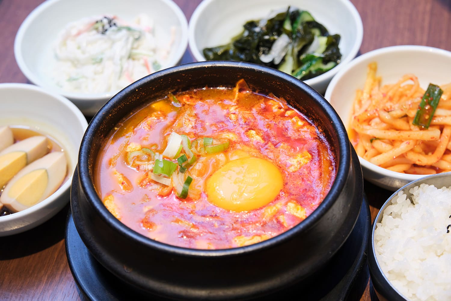 「純豆腐燉菜」900日圓（午餐）※晚餐時間JPY1430