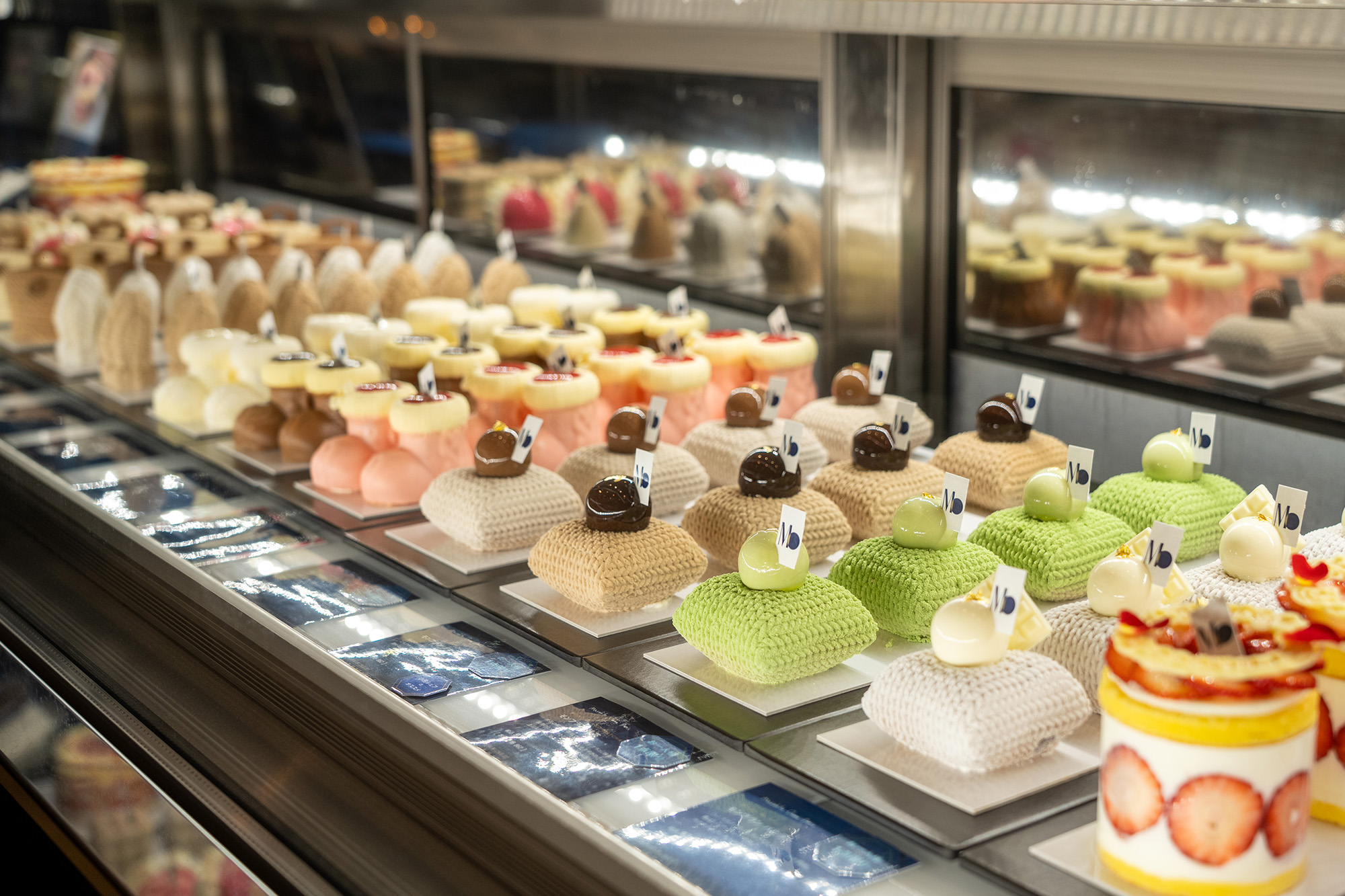 總店總是有3-4種栗子蛋糕和使用時令水果製作的烘焙點心，包括限時供應的