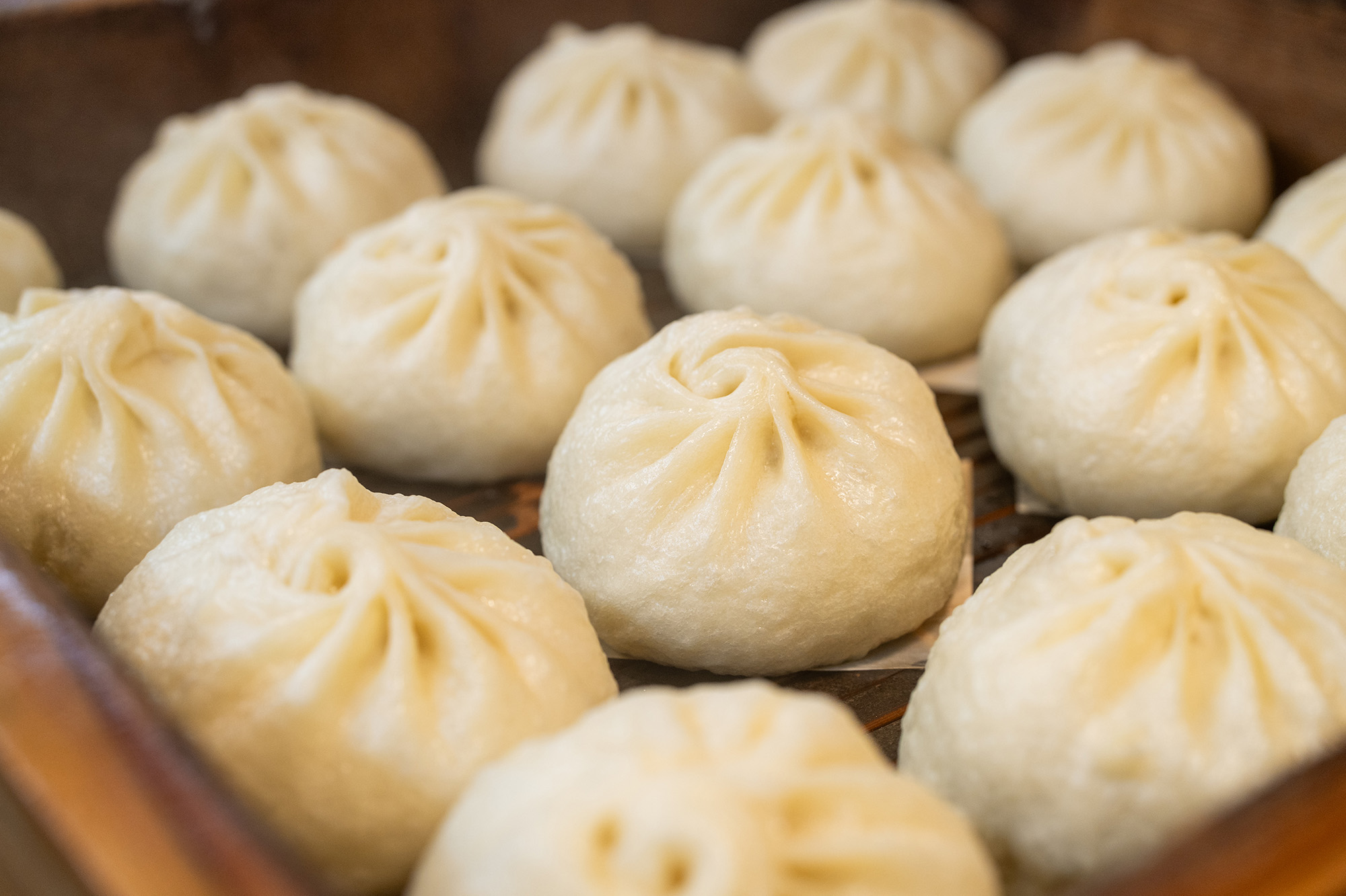 「豬肉饅頭」2個460日圓、4個920日圓等（冷藏JPY1000 4個） ※所有店鋪的價格都一樣。 冰鎮僅在部分商店出售。 堂食價格不同