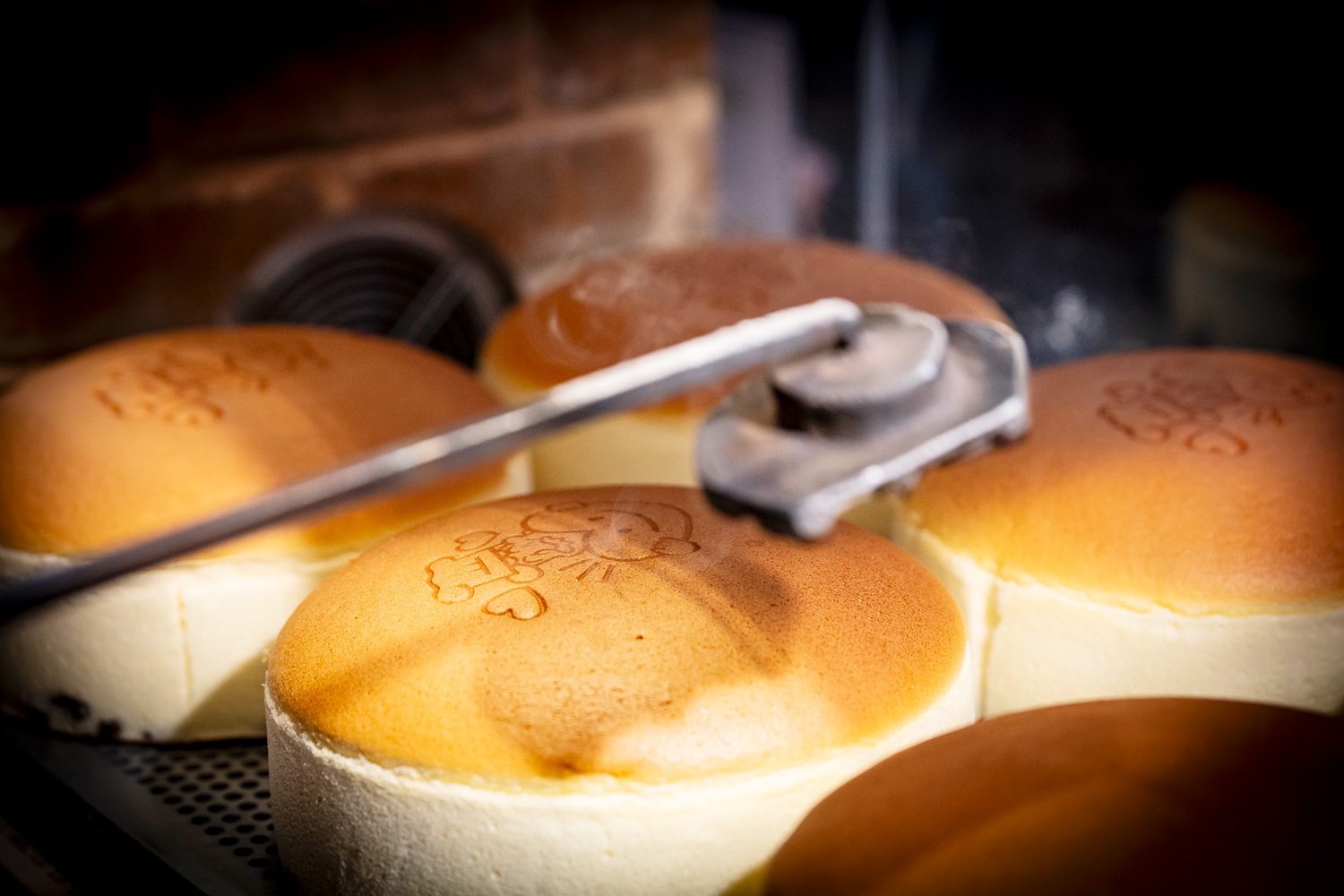 即使蓋上品牌，芝士蛋糕每次都很飽滿！