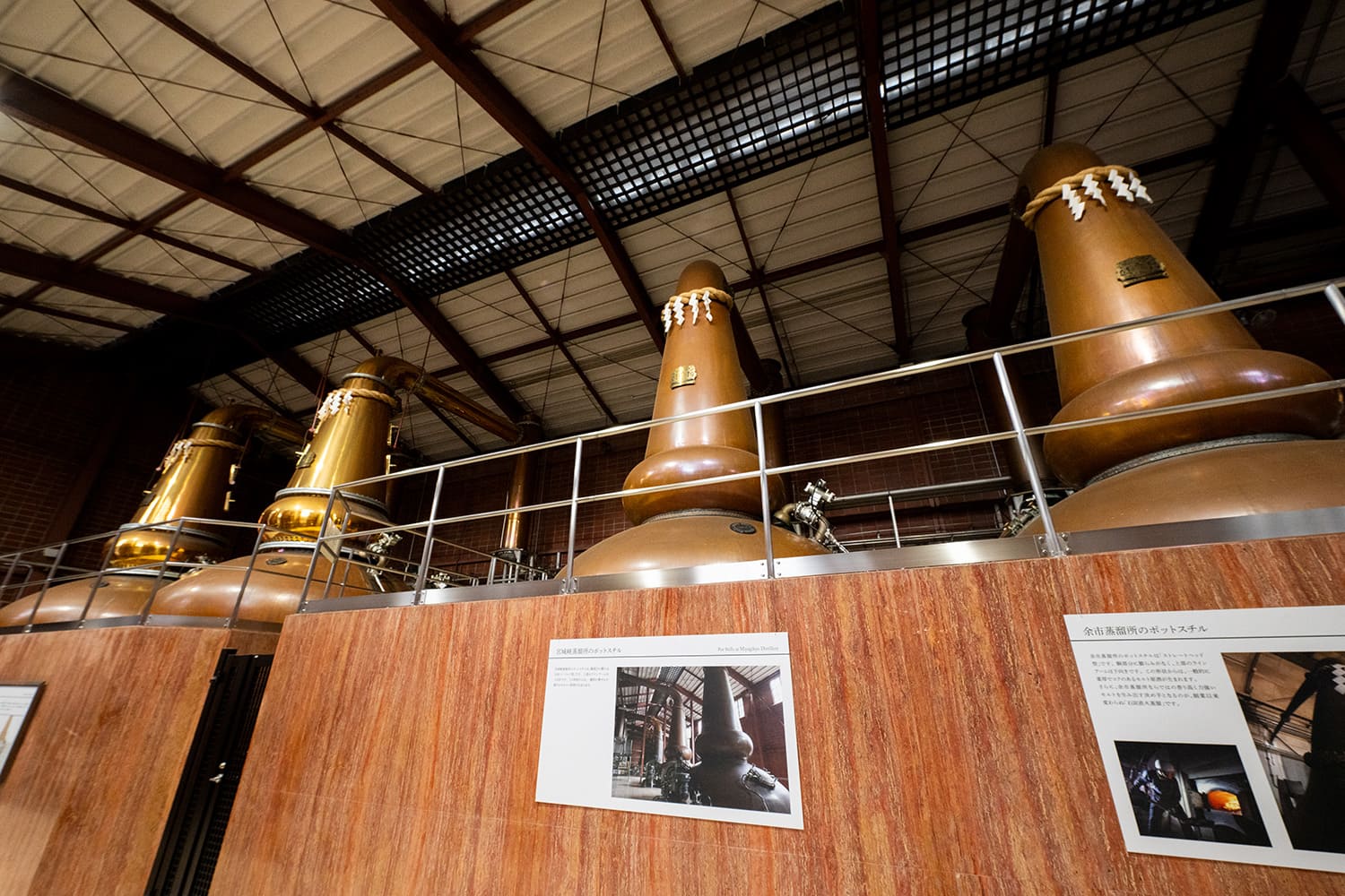 用繩子包裹的蒸餾釜。 在導覽中，除了威士忌生產的講解外，還可以獲得一些酒廠獨有的知識