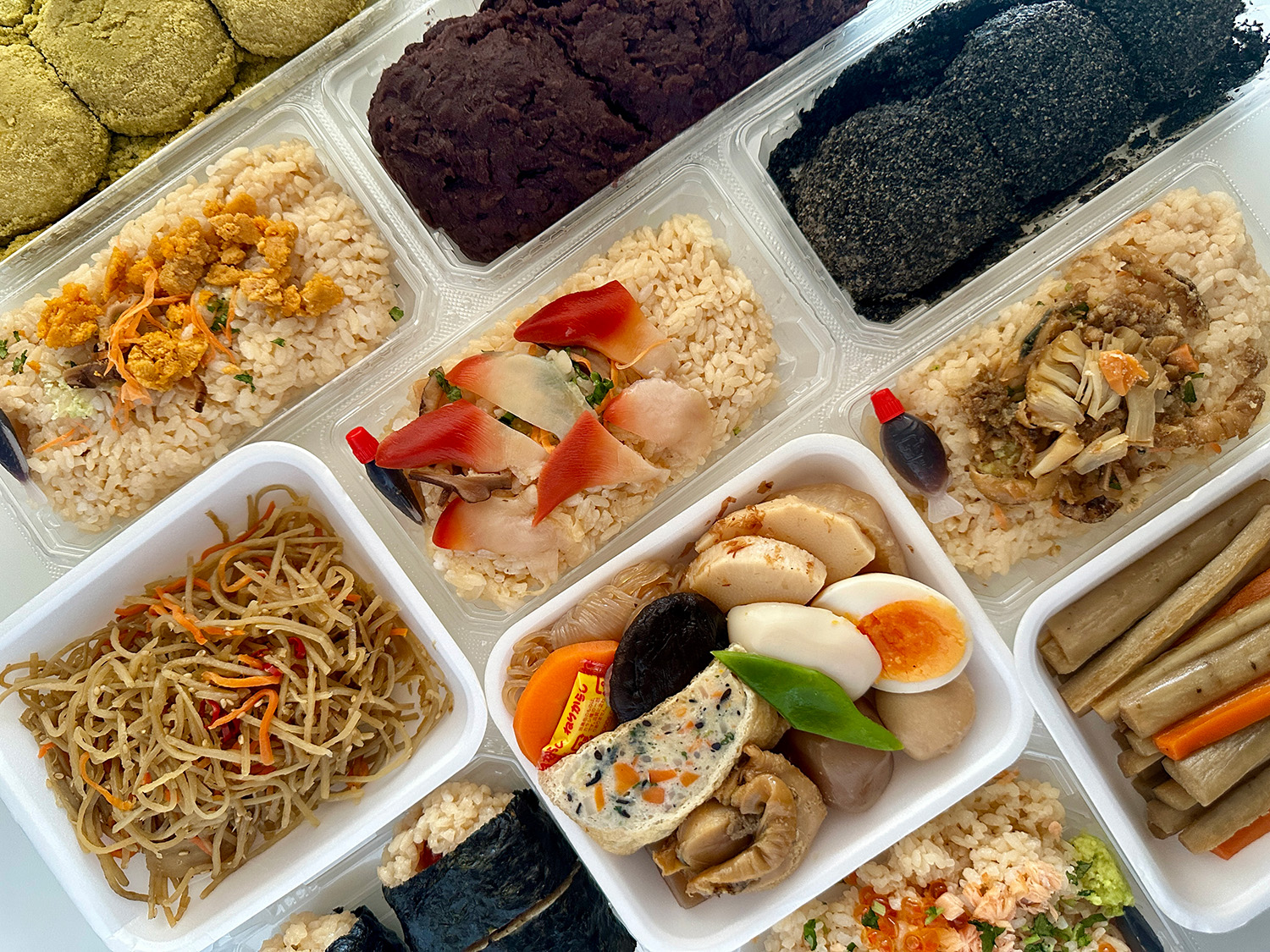 除了宮城的鄉土料理「北氣御飯」340日圓（中）外，「海膽御飯」400日圓、「帆立貝飯」370日圓等人氣米飯也很受歡迎