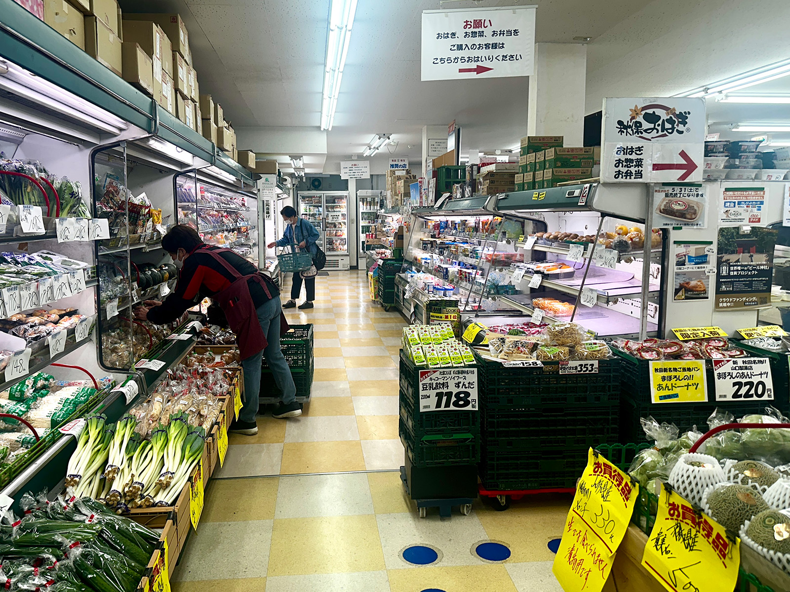 你也可以在齋市店裡找到當地秋秋保社區的製造商和受歡迎的產品