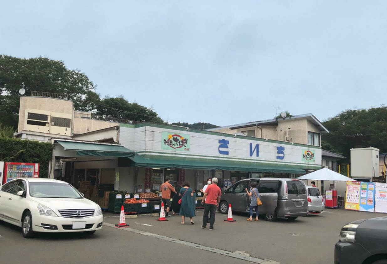 它位於秋保溫泉，這裡被稱為「仙台的後宮」，擁有美麗的山脈與山谷，即使在平日也有許多人前來參觀