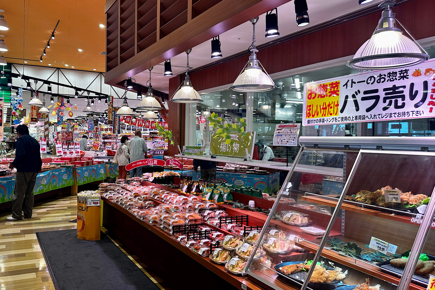 出售內部預製食品的銷售樓層