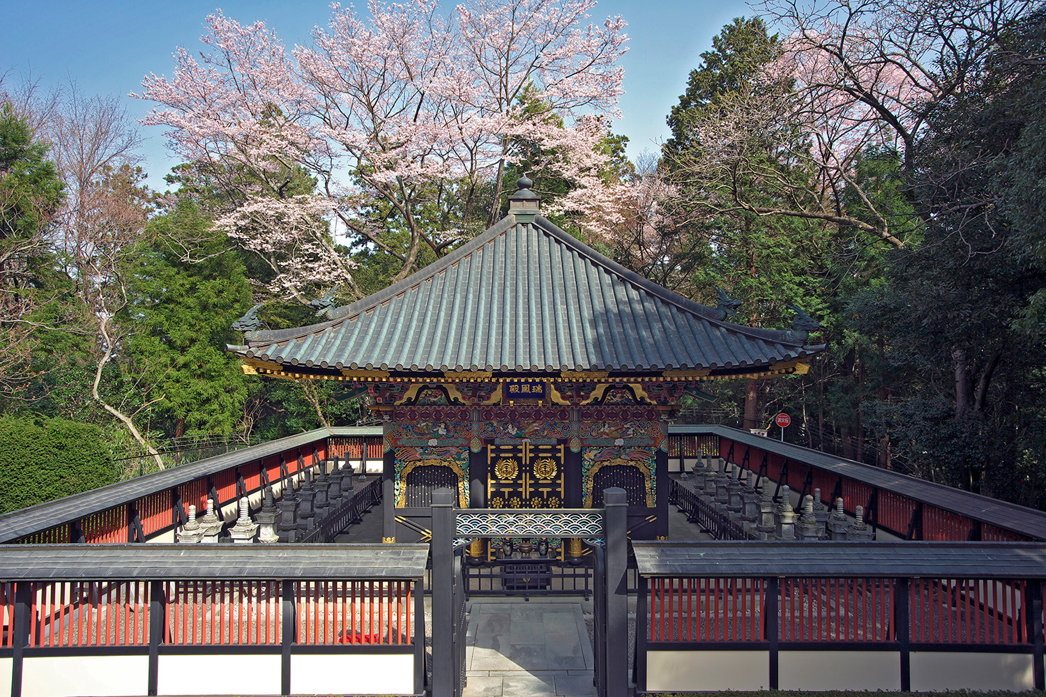 瑞鳳殿位於京峰歷史公園內，氣氛莊嚴。 陵墓內有一尊模仿伊達政宗生前模樣的木像（照片由瑞鳳殿提供）