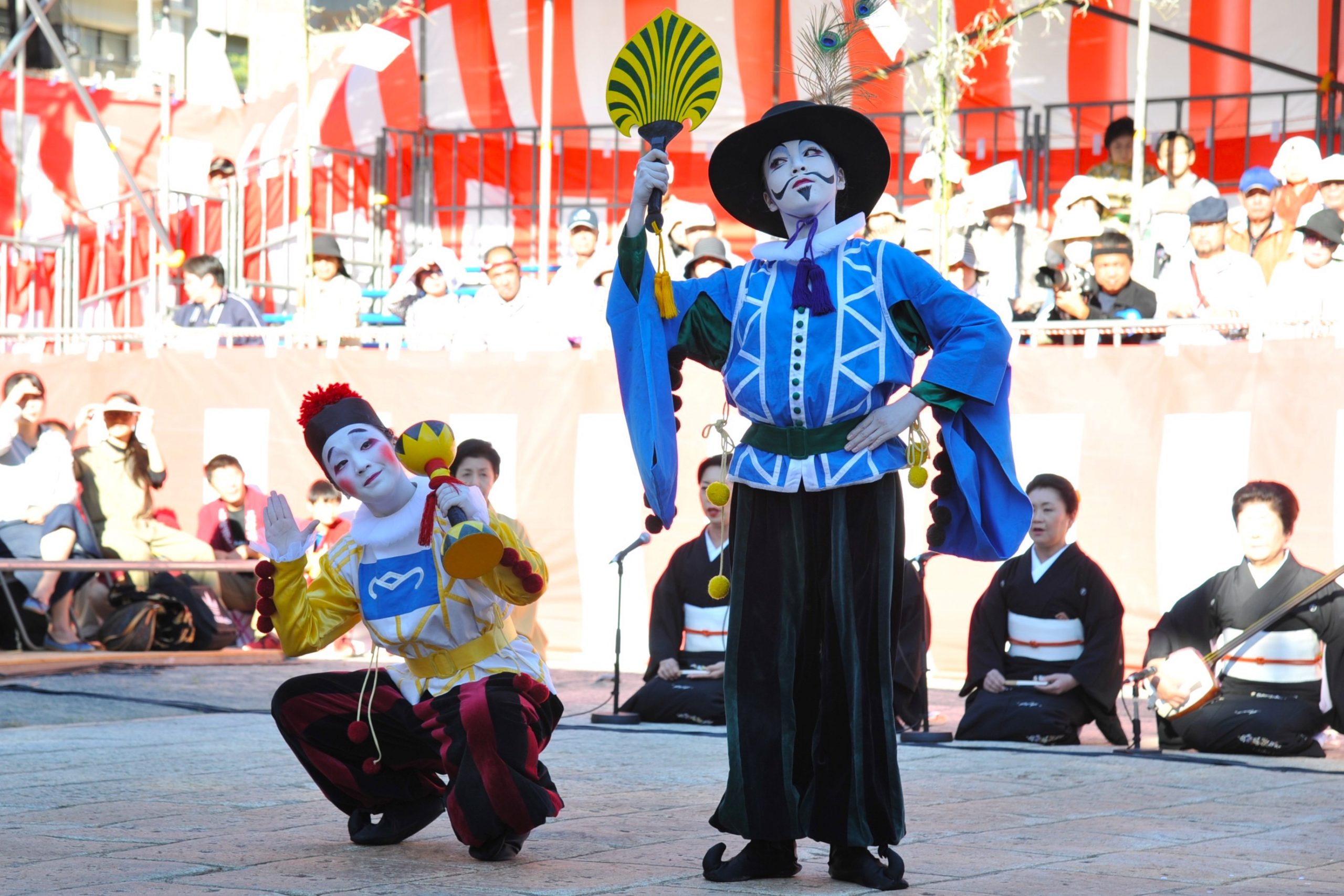 以兩個被沖上日本上岸的荷蘭人為主題的長唄舞蹈《阿蘭達萬歲》因其滑稽的互動而廣受歡迎