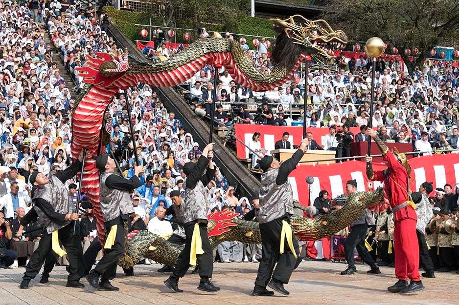 描繪龍試圖吃掉長生不老和長壽之源的月亮的“舞龍”是昆奇的代表表演之一