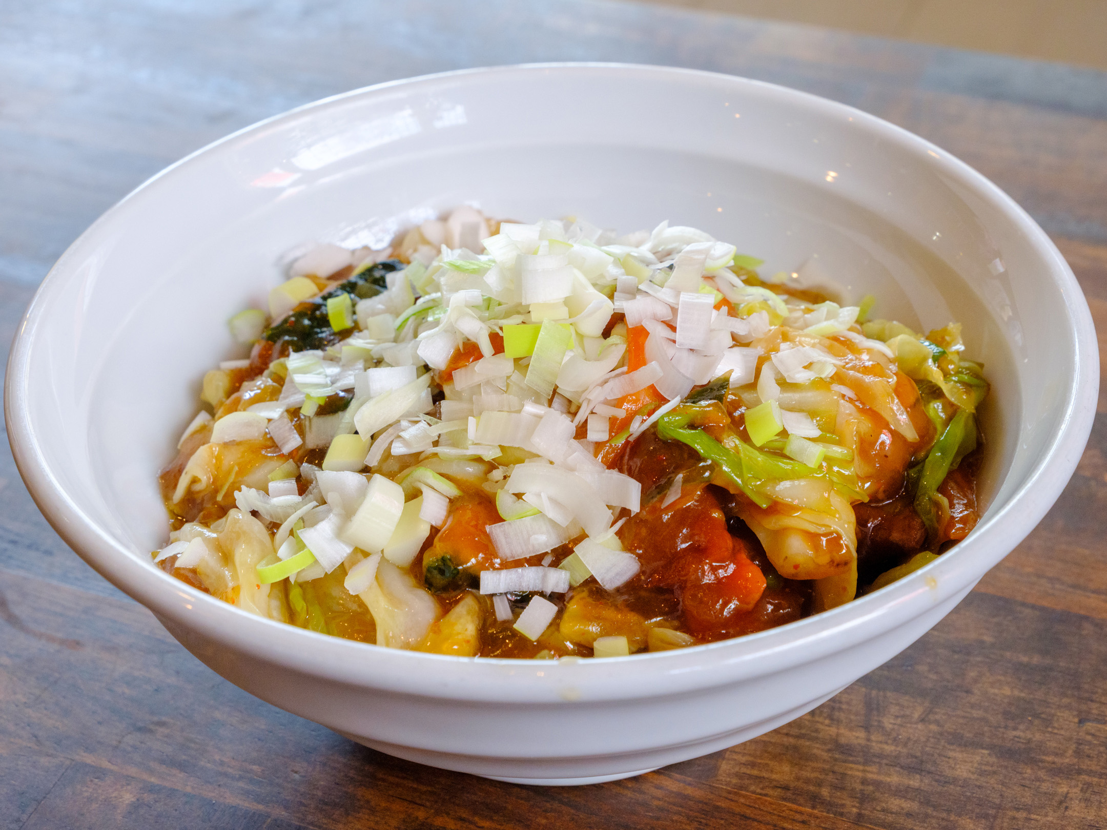 體力拉麵配切碎的蔥（100日圓）