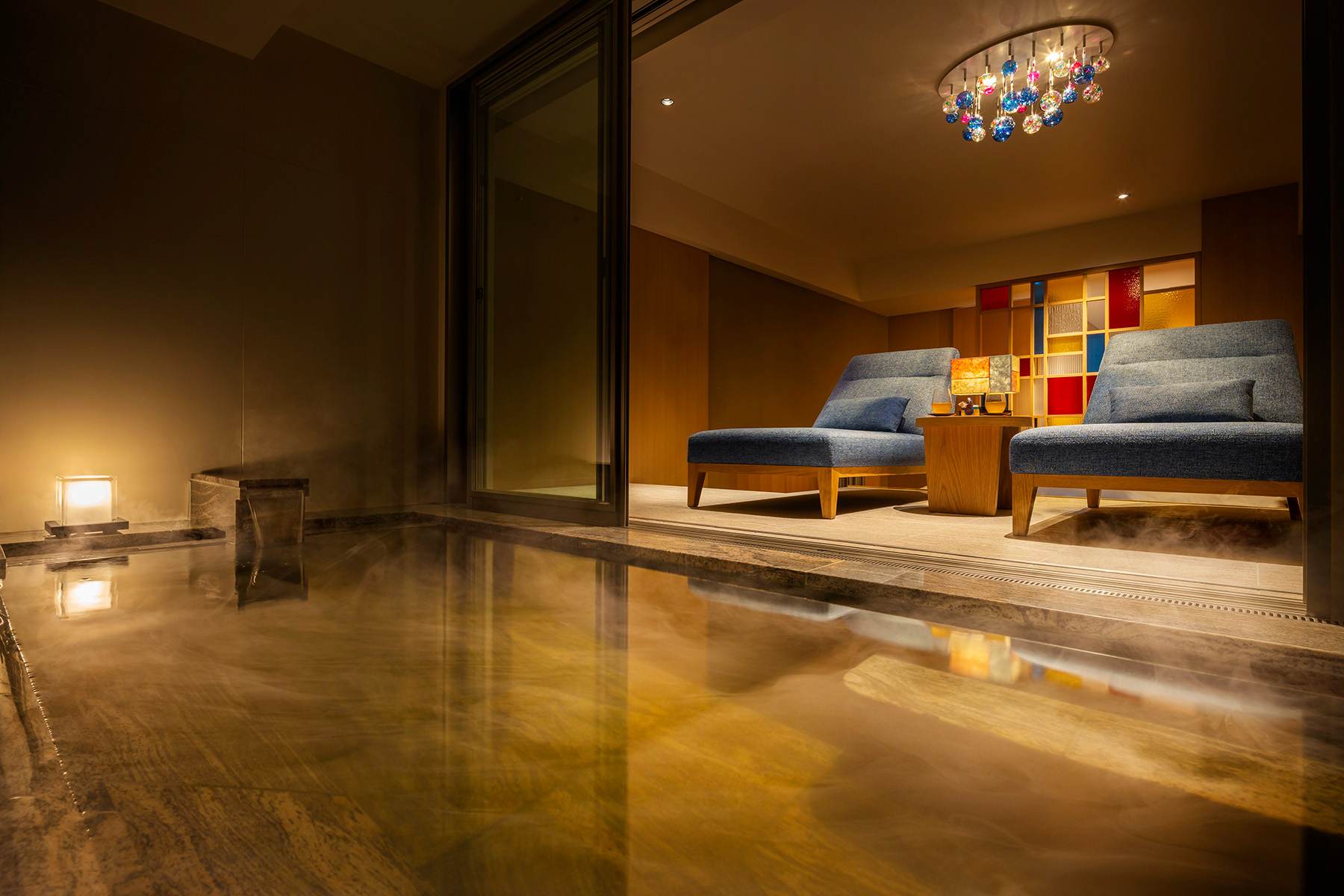 「露露天溫泉場附客房」，屬於當地特色客房「Wakaran no Ma」