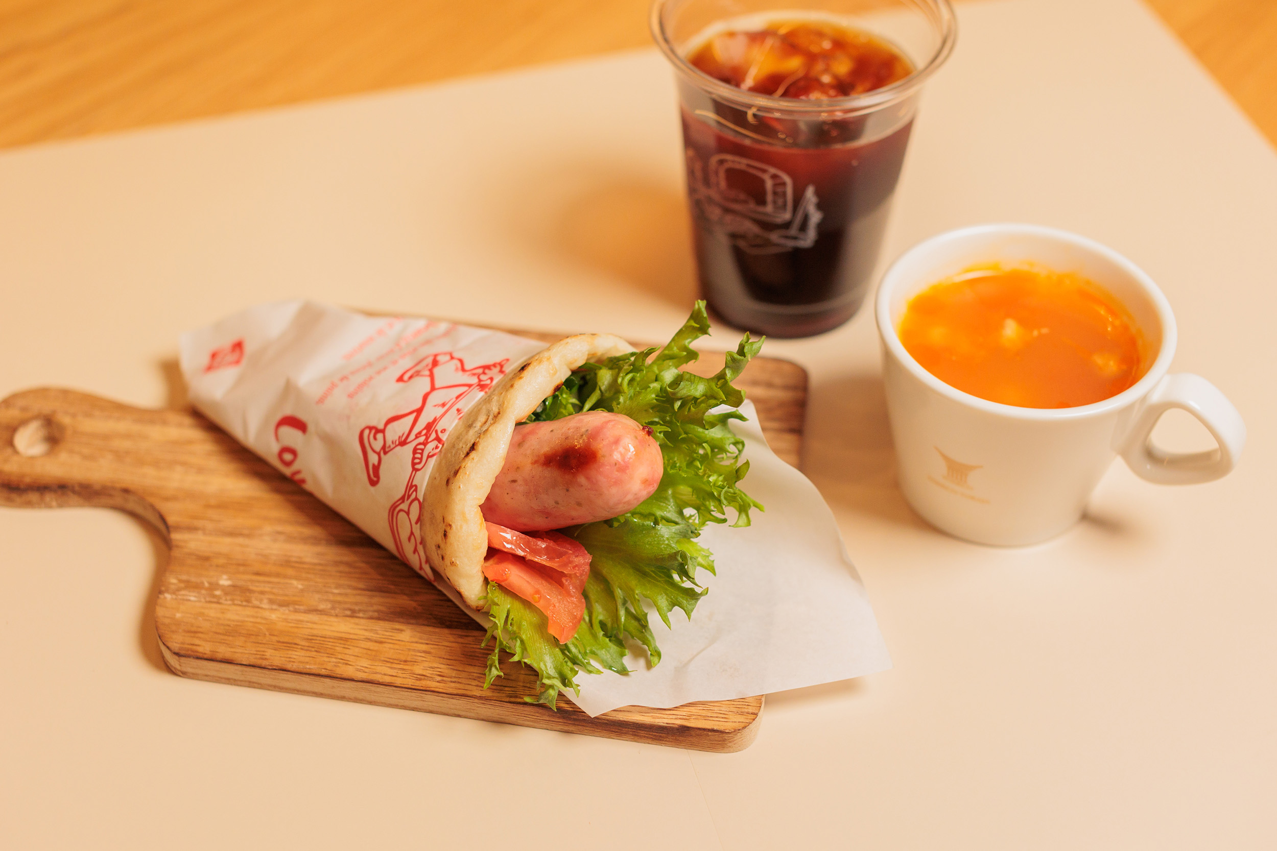 捲三明治、蔬菜通心粉湯、飲料