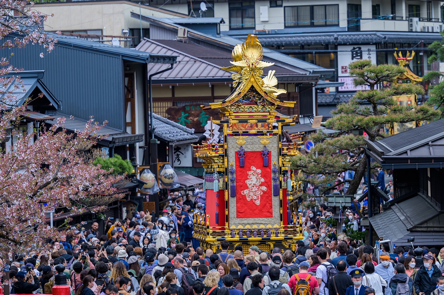 近距離觀看閃閃發光的小吃攤