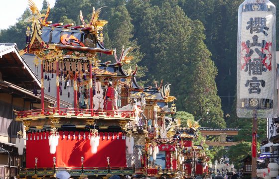 【岐阜/飛驒高山】春季和秋季舉辦！ 隨著華麗的小吃攤起舞，介紹高山祭的亮點