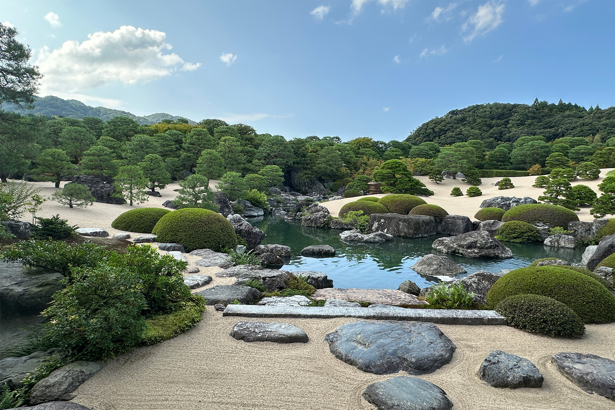 「白沙與青松園」展現了橫山大館的氛圍，「白沙與青松」