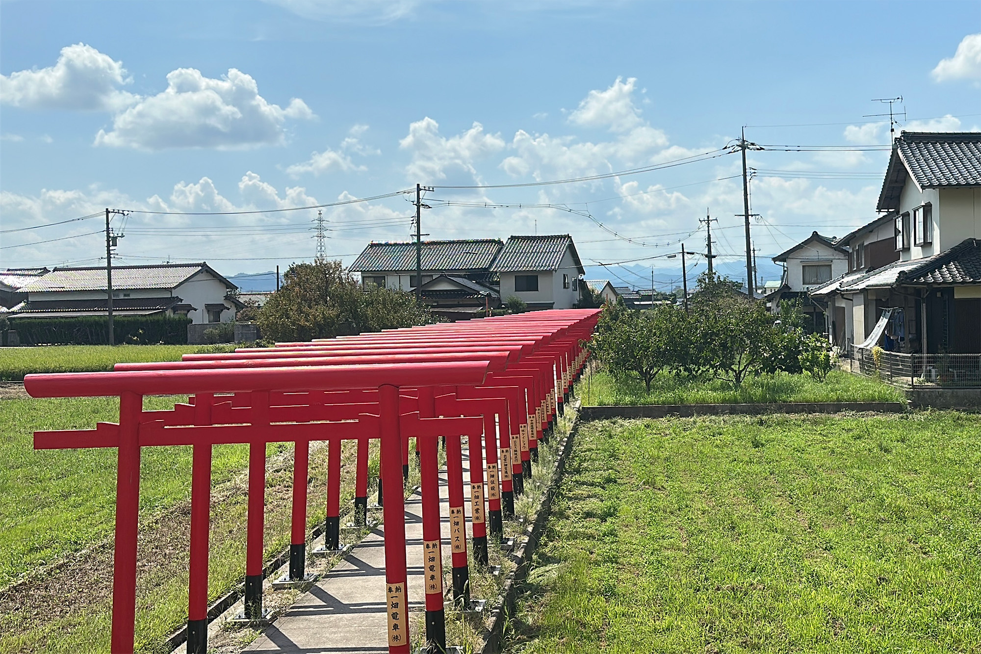 淡津稻尾神社的紅色鳥居
