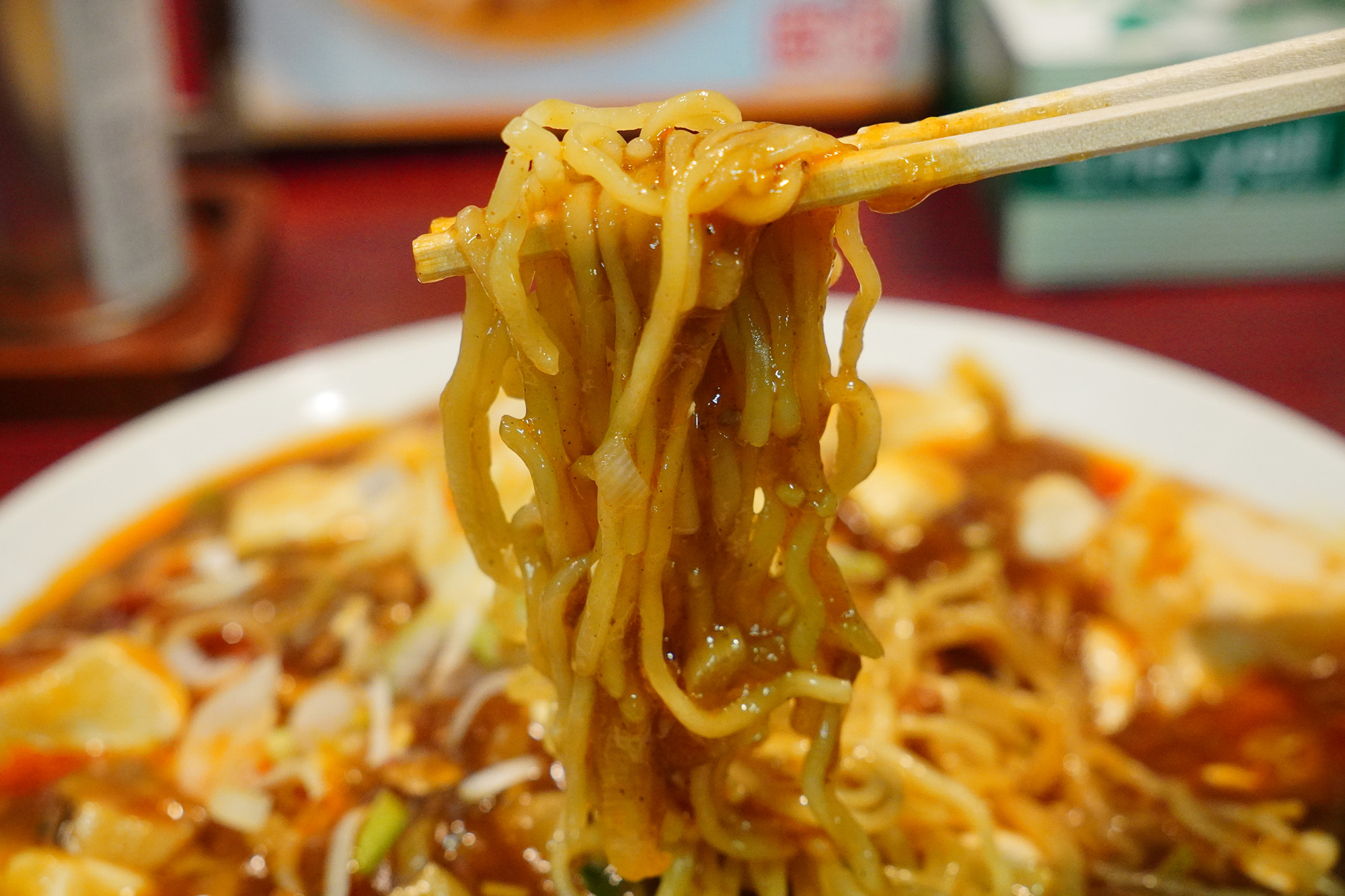  The chewy texture of the noodles is intertwined with the mapo tofu.