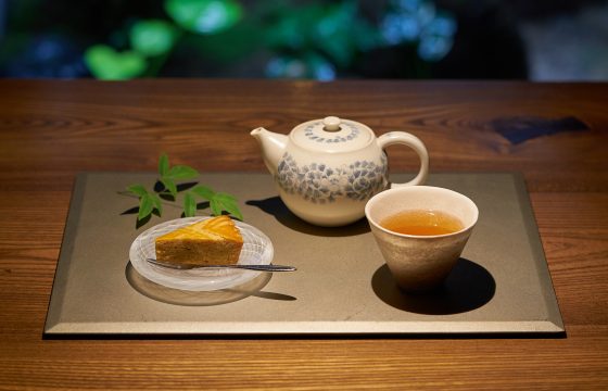 金澤有4家焙茶咖啡廳。 一個被加賀棒茶、甜點與香氣療癒的時刻