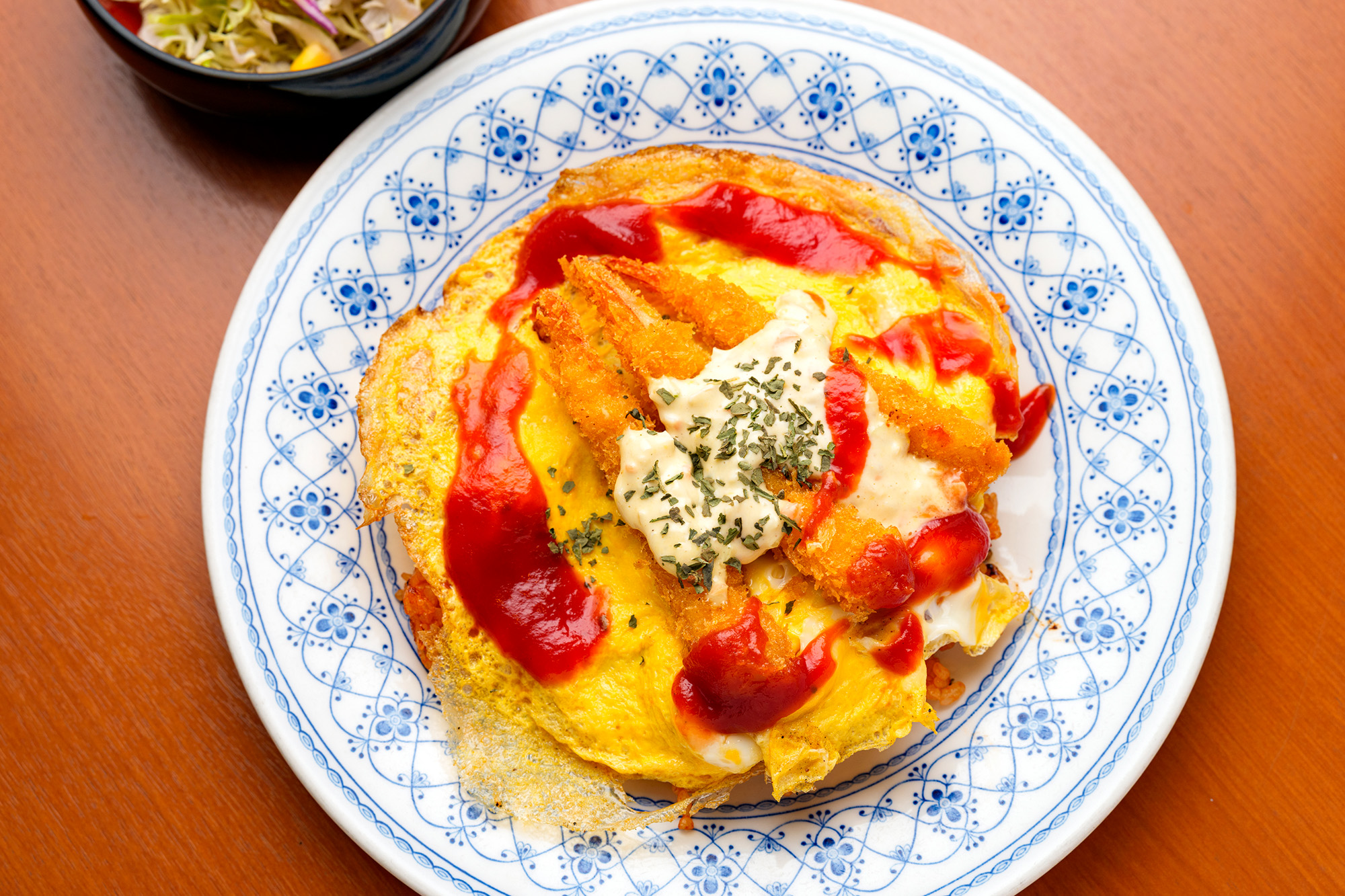 새우튀김이 들어간 '새우 훈튼 라이스'(JPY1200)는 생선을 좋아하지 않는 이들에게 인기가 많습니다.