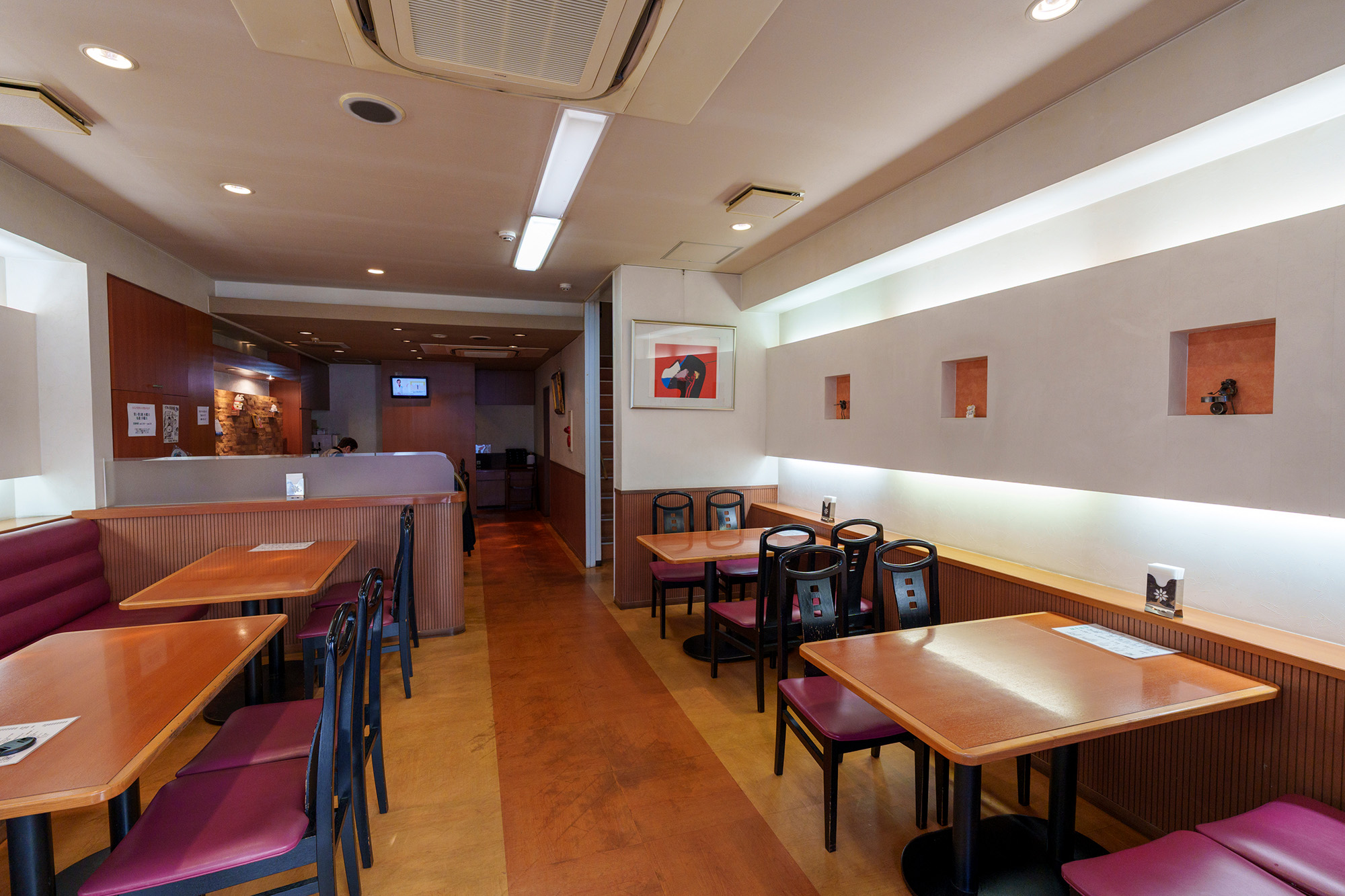 세련된 인테리어는 오랜 전통의 서양식 레스토랑 스타일을 자랑합니다