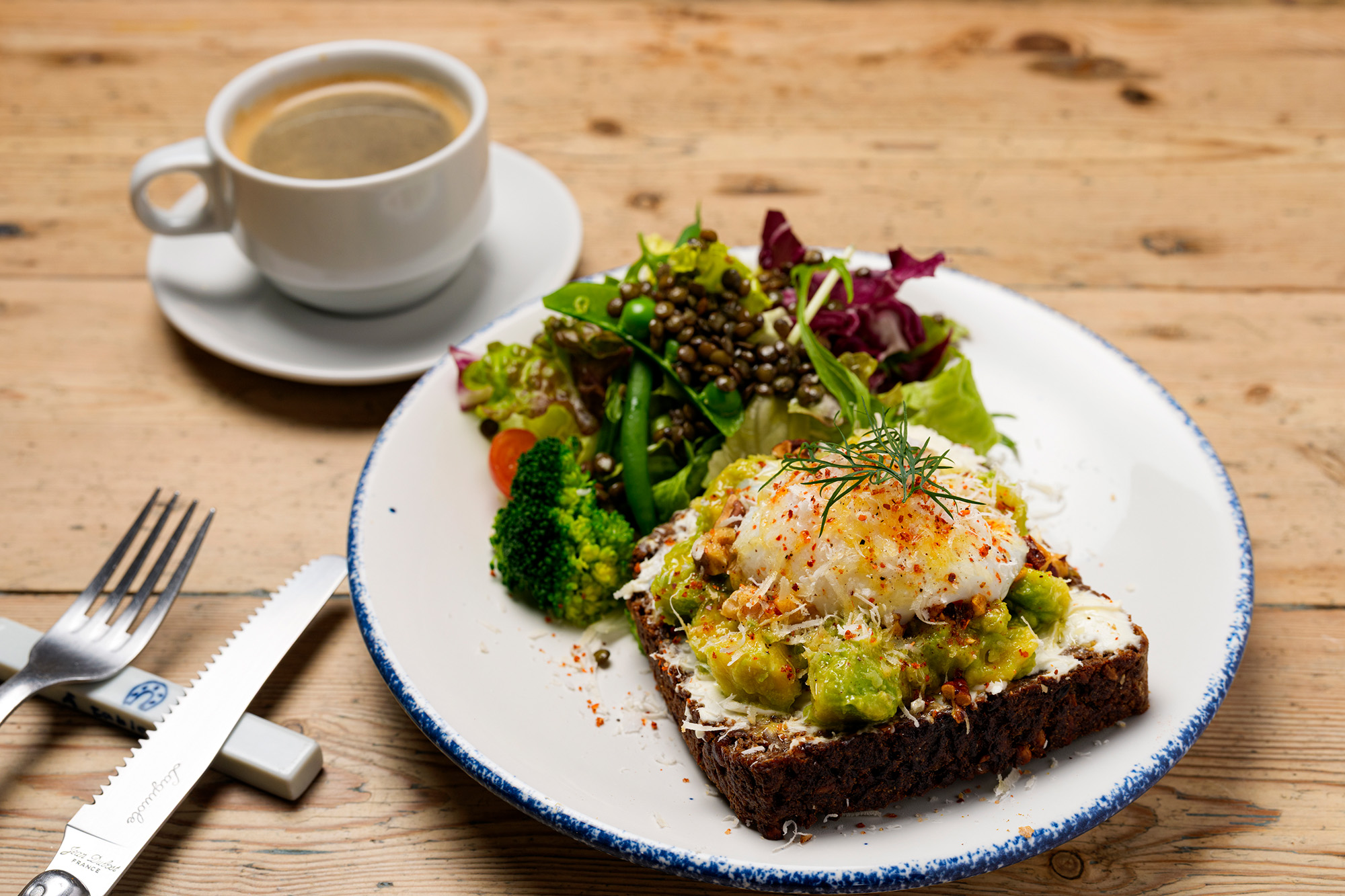  Avocado Duca Toast Set (with coffee or tea): 1,760 yen
