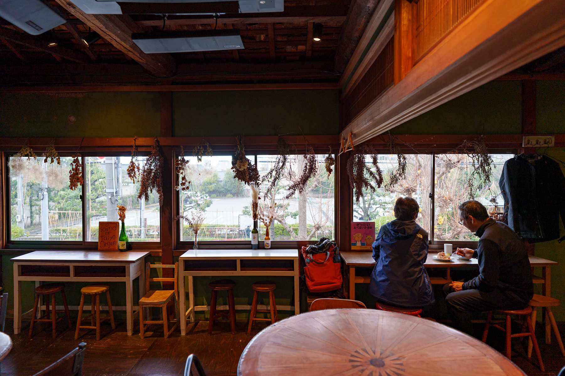  Up the steep stairs to the second floor, where you can relax at the counter by the window or at a table.