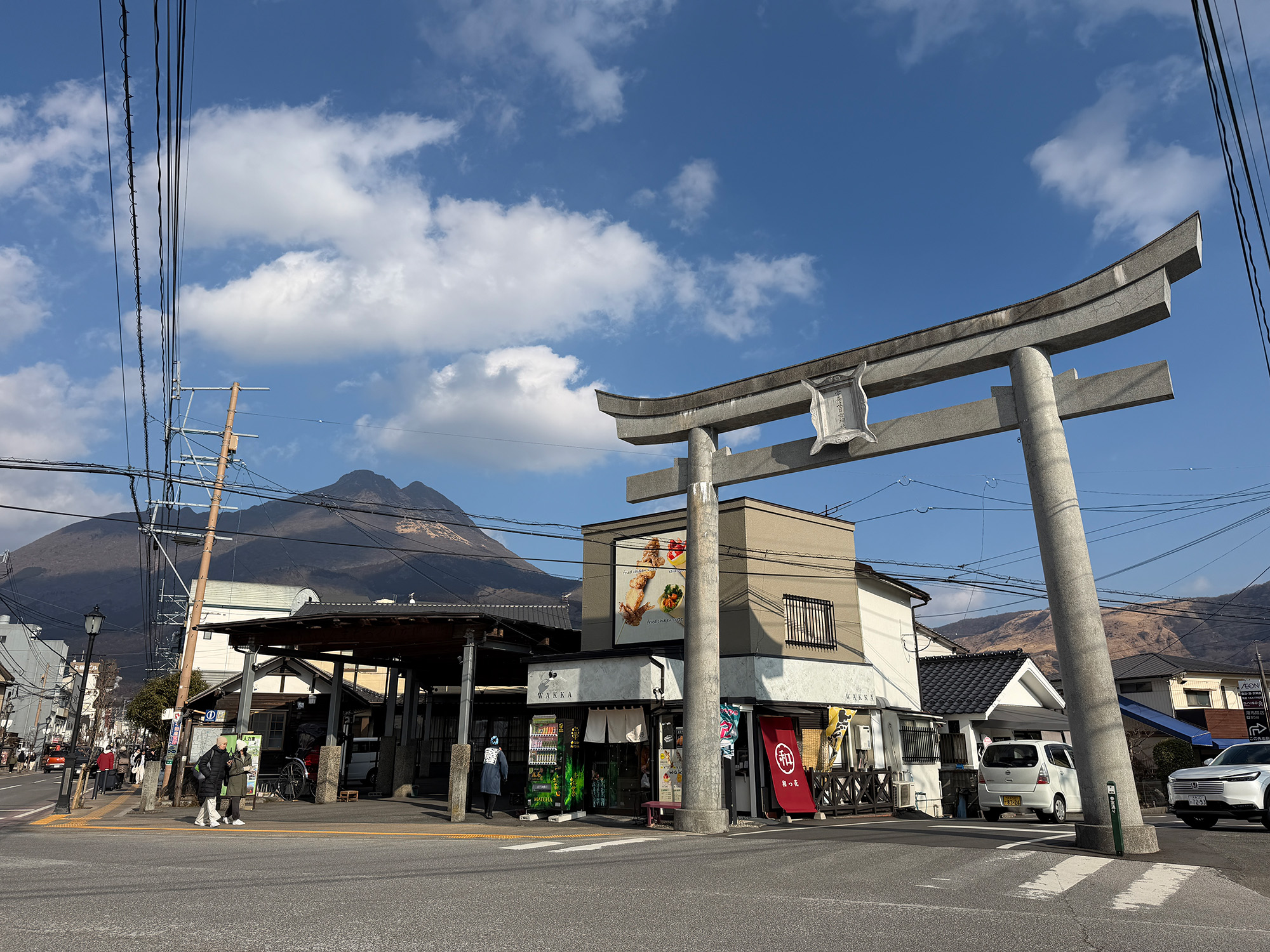 通往裕布山和夕延部公路的道路