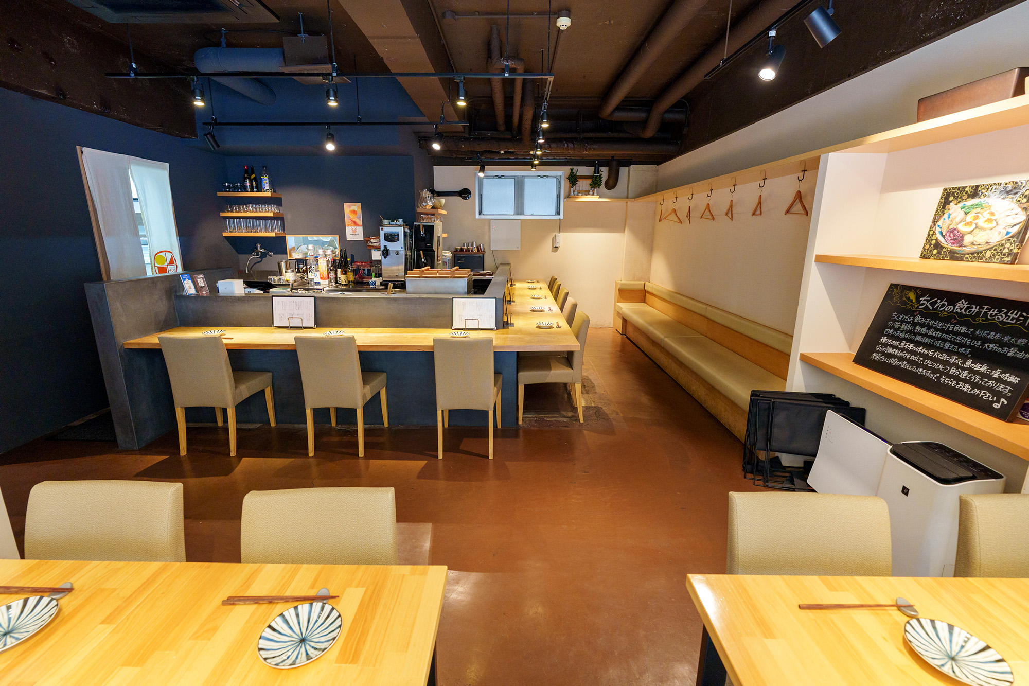 改造有舊的大樓的漂亮的店內