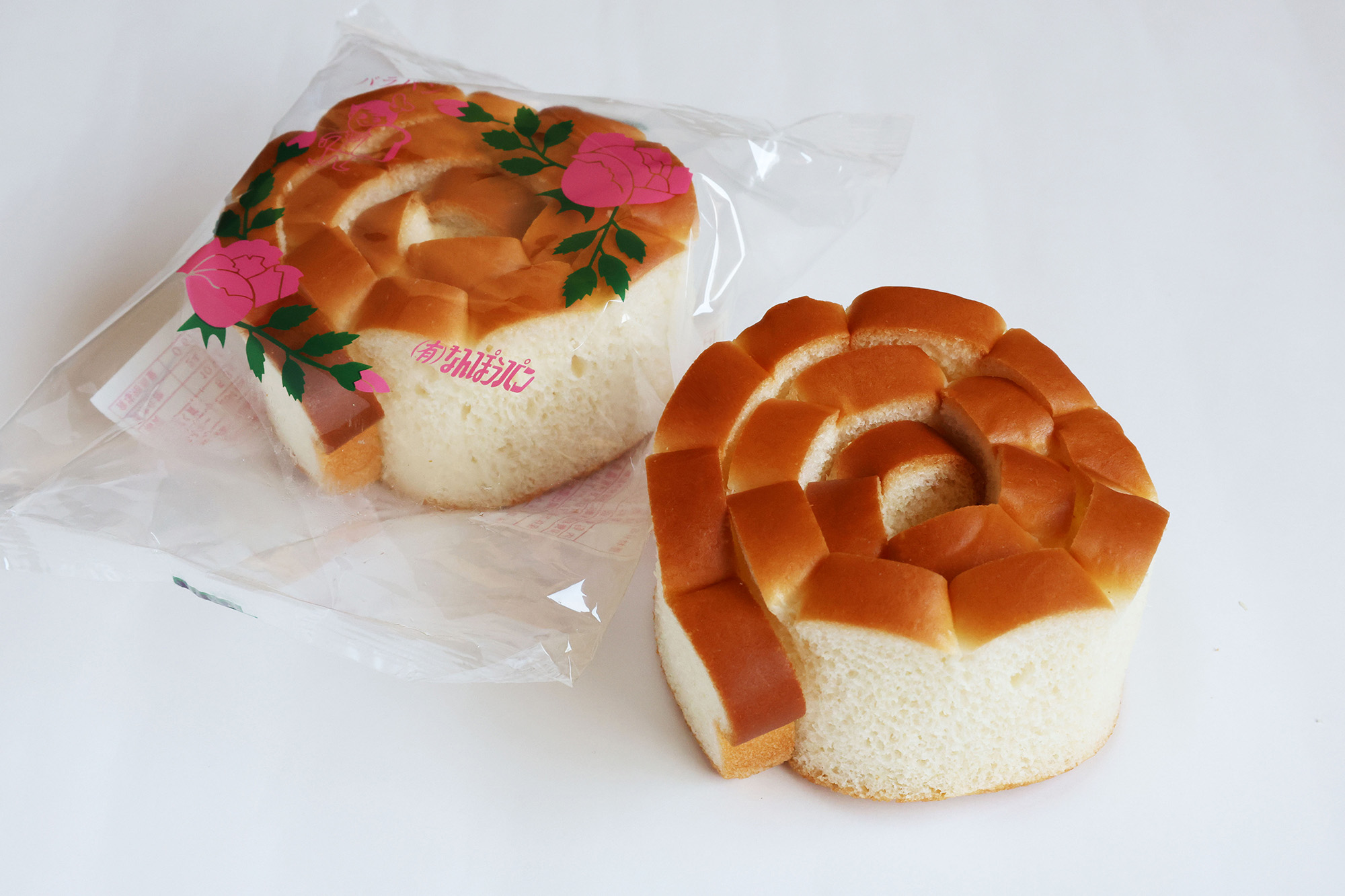 This place bread from produced Izumo "rose bread". A retrospective, the pretty package design is striking.