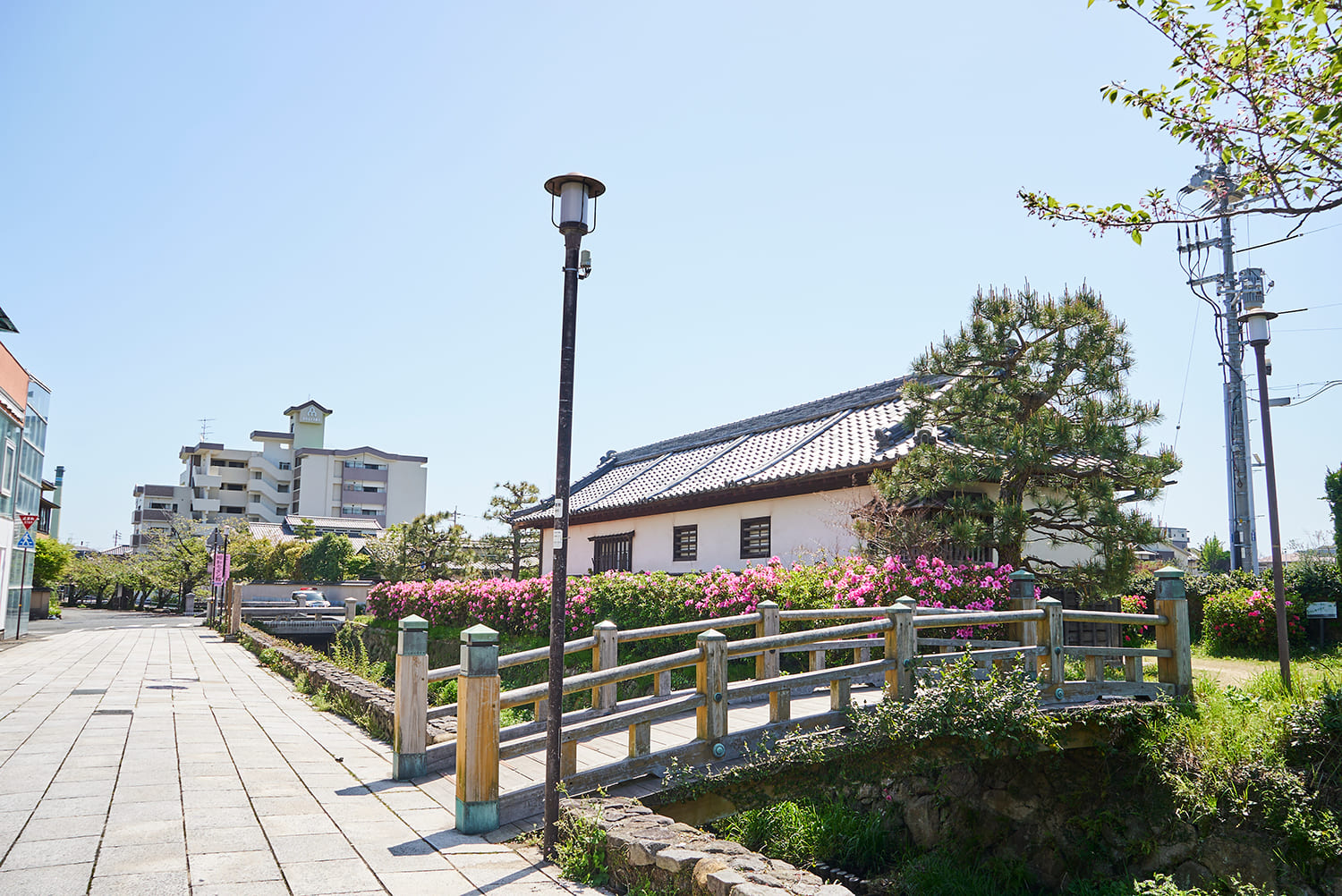 「조후 번사무라이저택나가야」의 옆을 흐르는 단도구강에서는, 봄이 되면 벚나무 가로수, 초여름에는 반딧불을 보는 것도 