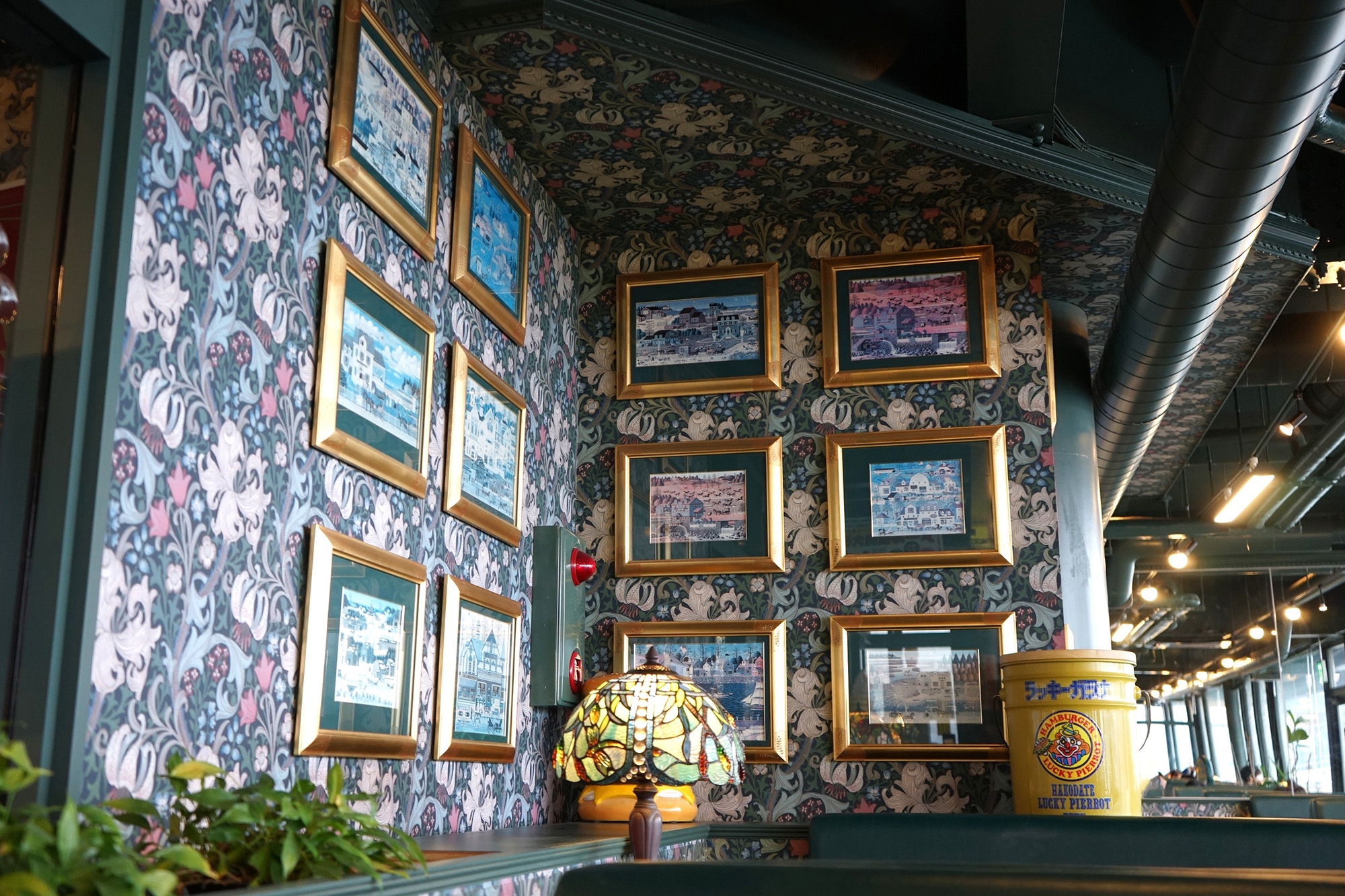  The interior is designed in an Old American style