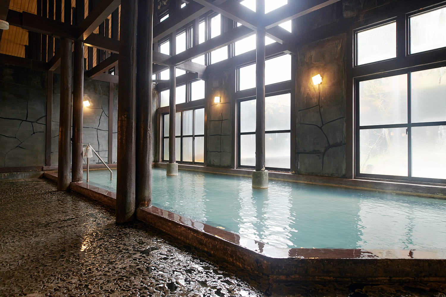  The large public hot spring features high ceilings and windows that create a sense of openness