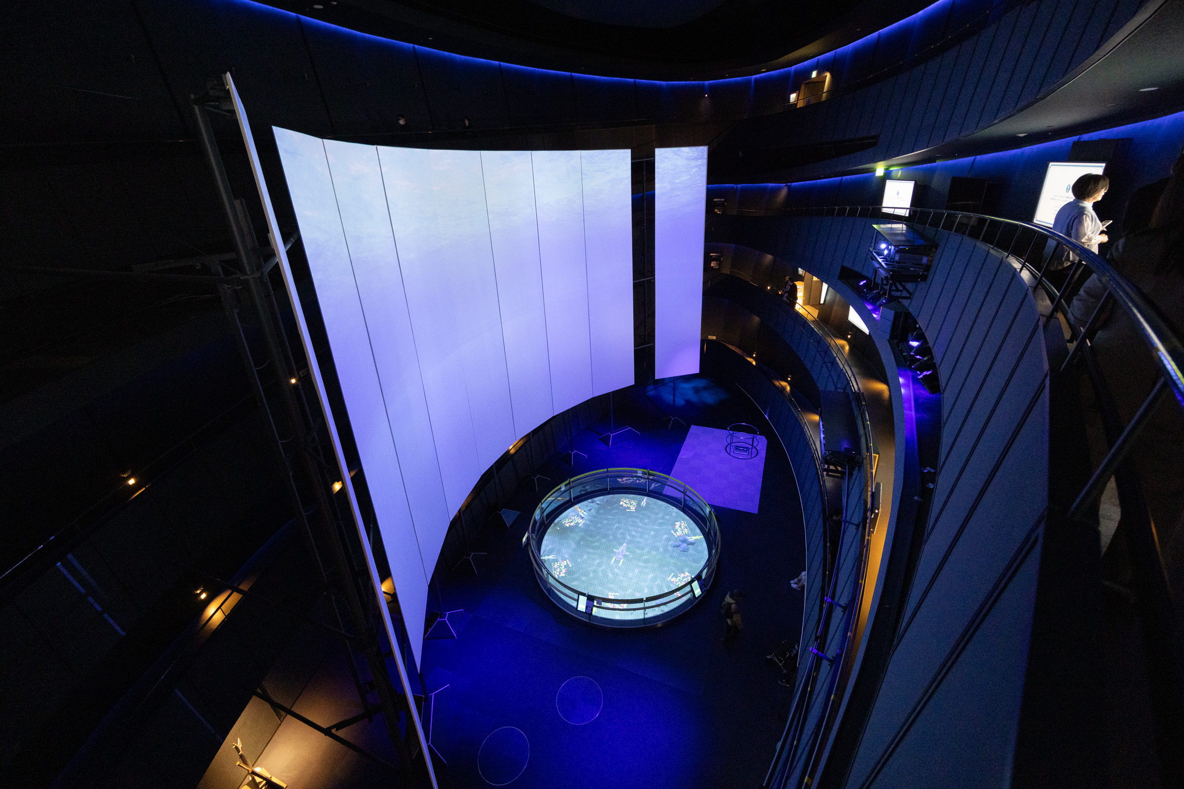  The Kaikyo Atrium features an 18m × 9m sail screen. The visuals are best viewed from the third tier up on the spiral ramp