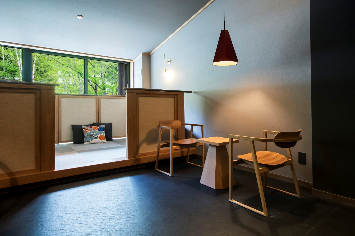  Take a break in the Yuagari lounge located in the bathhouse building.