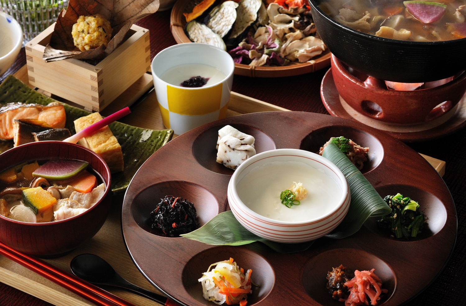  A morning Japanese breakfast featuring 15 different dishes. You can also choose a Western-style breakfast if you prefer