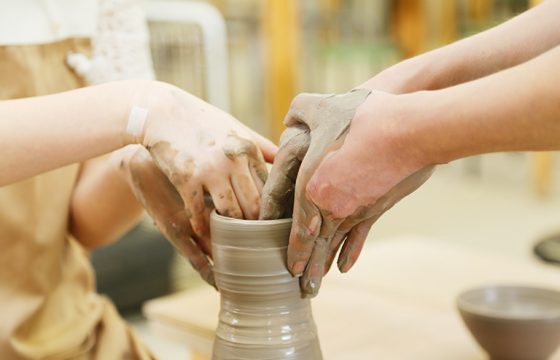 子どもも大人も！益子焼の陶芸体験で、ものづくりの楽しさを再発見