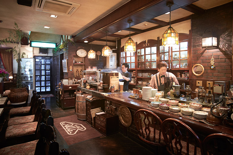昭和時代の喫茶店の雰囲気を味わえる店内