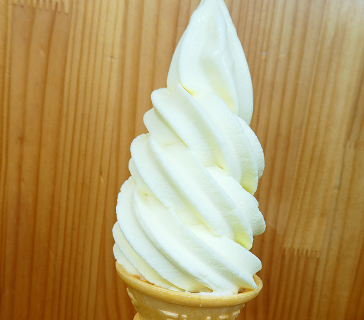 レモン牛乳ソフトクリーム 360円
