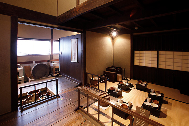 清水家の茶の間。江戸初期、食事は朝夕の2回で、現代人よりも米を多く食べていた