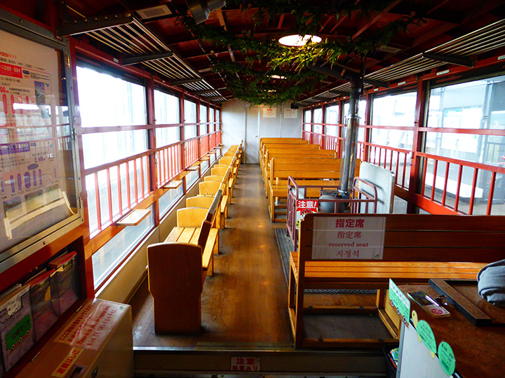 窓に向かって座る2名掛けシートが人気（写真提供：JR北海道）